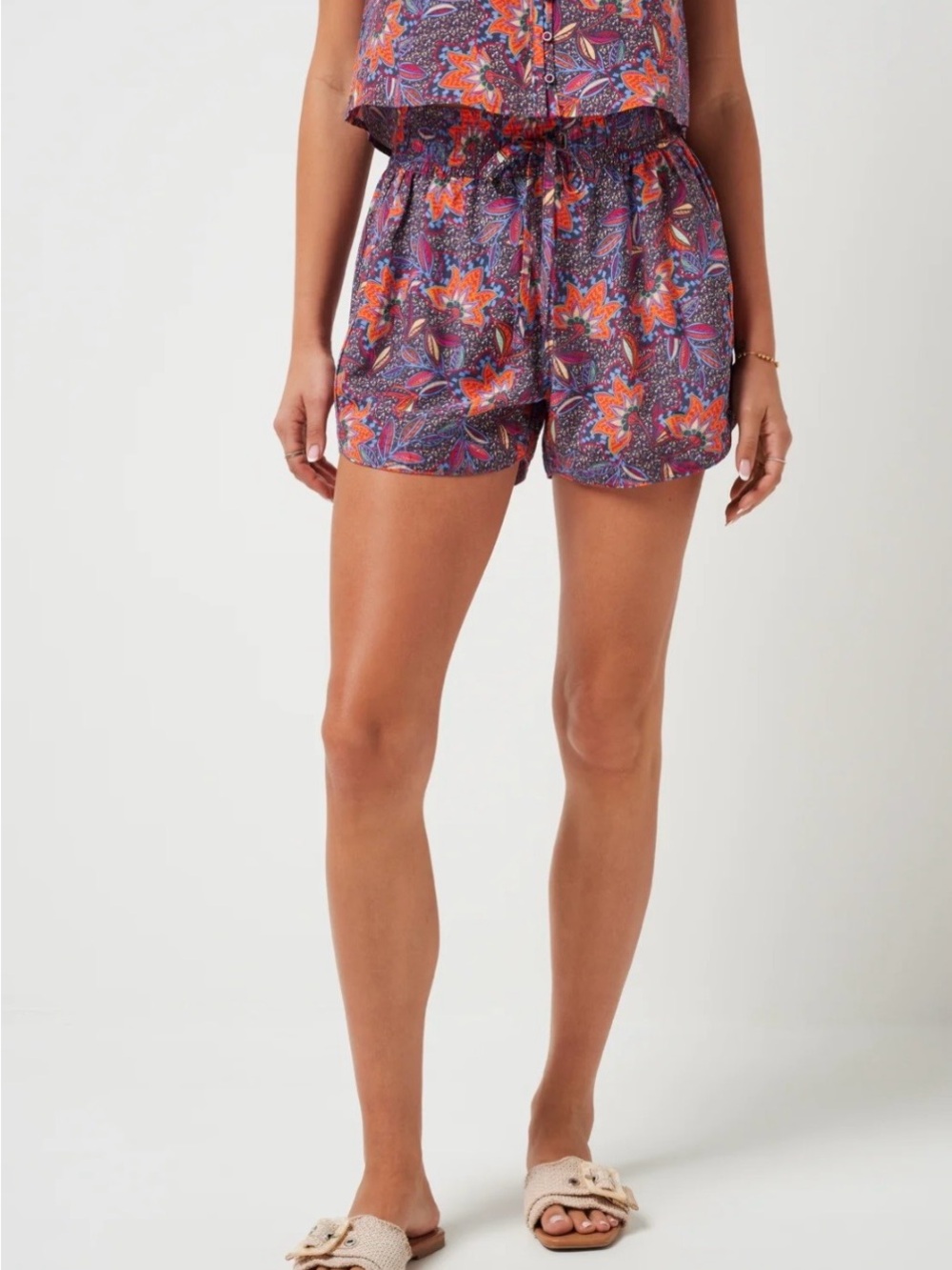 Travis Mathew NWT Women's Savanna Short Size Medium Flowy Floral Golf Beach Wear